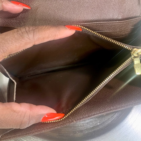 Louis Vuitton Sarah Wallet - Picture 7 of 13